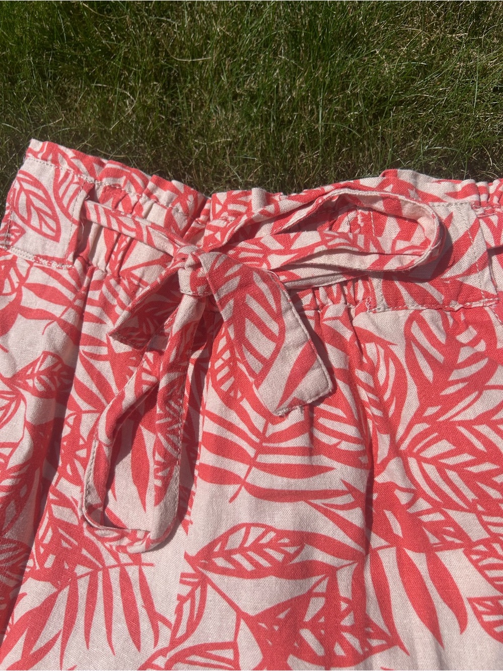 Fun Summer Leaf Pattern Shorts, Cali 1850, Size Small - Picture 2 of 4